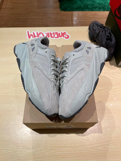 adidas Yeezy Boost 700 Salt Sz 9.5