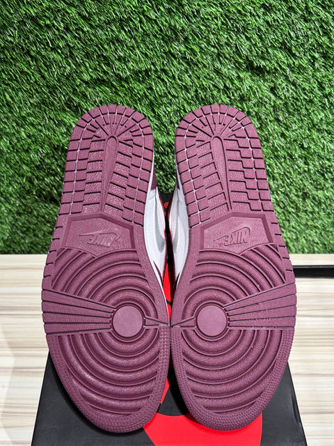 Jordan 1 Retro High OG Bordeaux Sz 11M