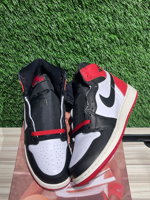 Jordan 1 Retro High OG Black Toe Reimagined (GS) Sz 6Y