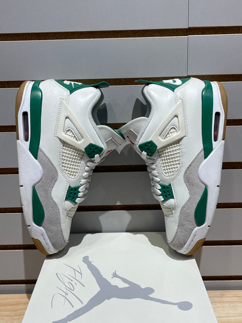 Jordan 4 Retro SB Pine Green Sz 8.5M
