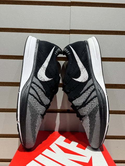 Nike Flyknit Trainer Oreo Sz 8