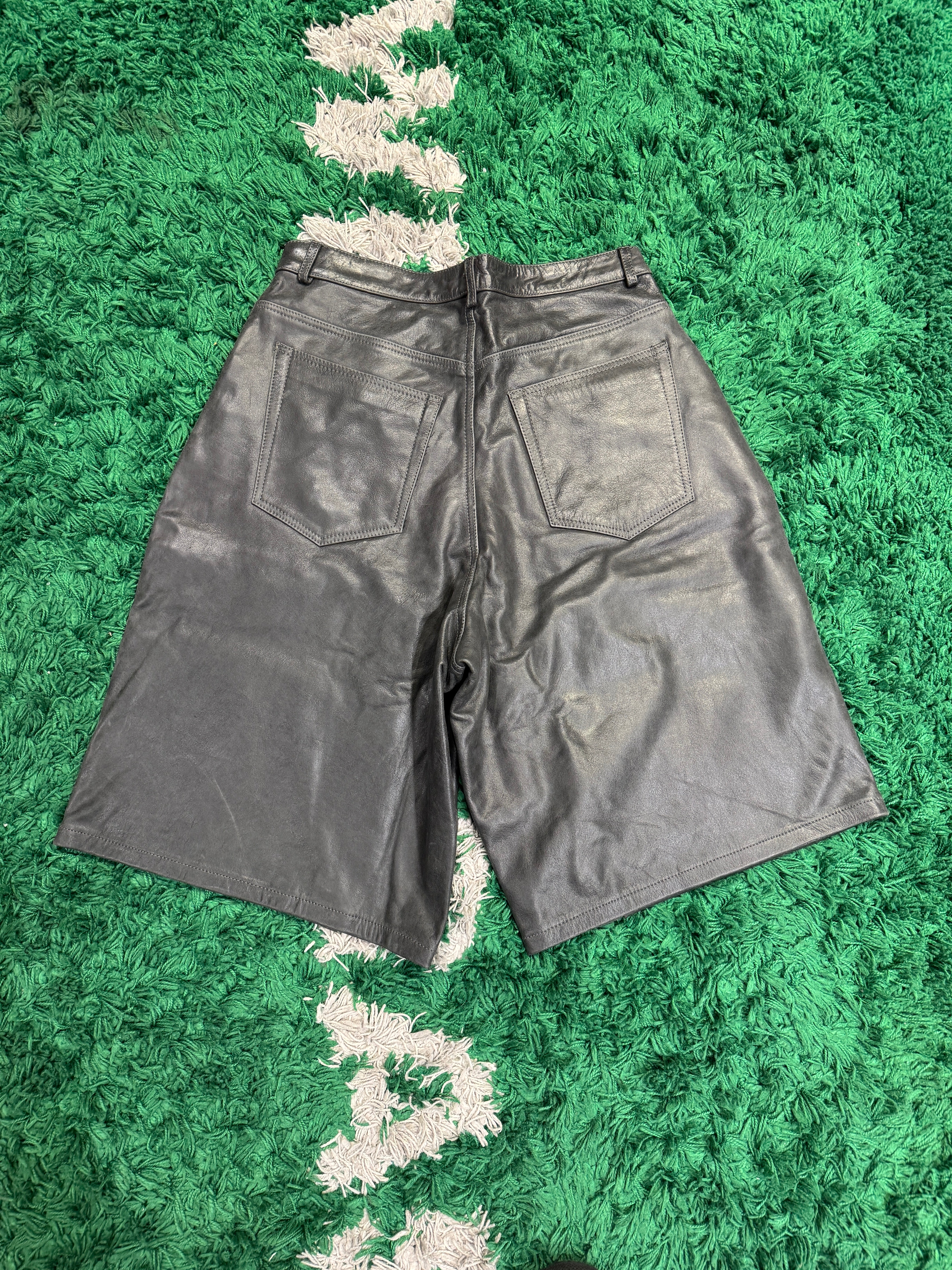 GV Gallery Raspberry Hills Black Leather Shorts Sz S – Sneak City