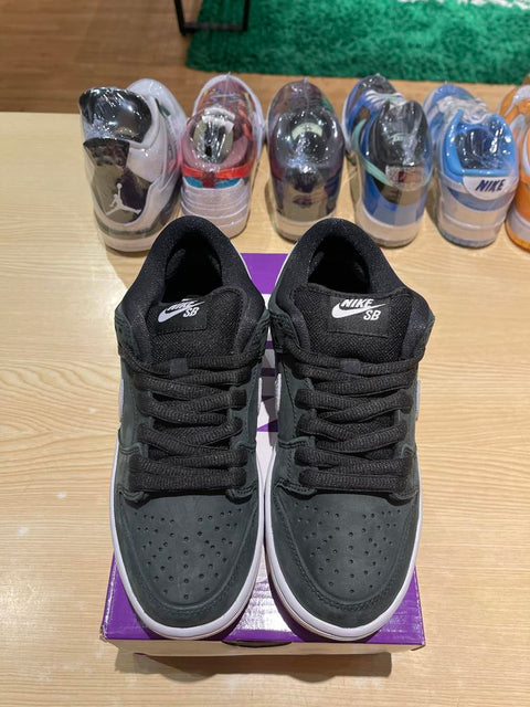 Nike SB Dunk Low Pro Black Gum Sz 5.5Y/7W