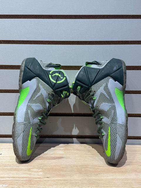 Nike LeBron 12 Dunk Force Sz 9