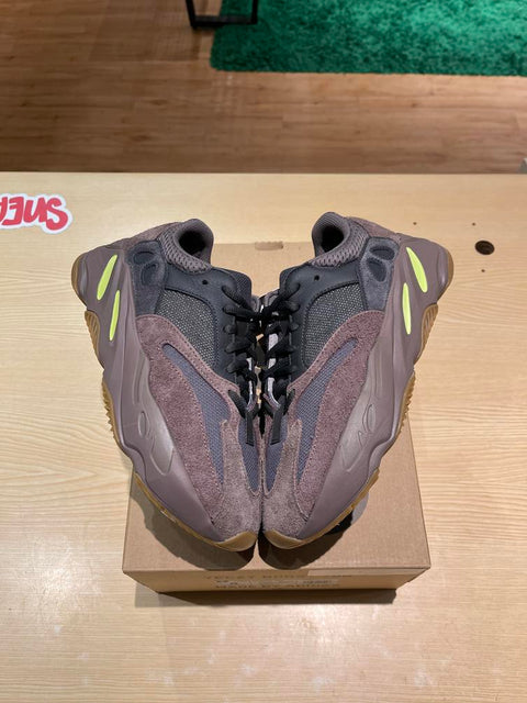 adidas Yeezy Boost 700 Mauve Sz 8