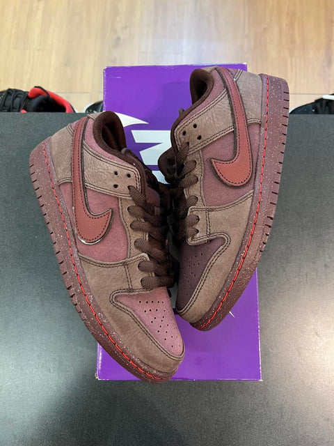 Nike SB Dunk Low City of Love Burgundy Crush Sz 7M