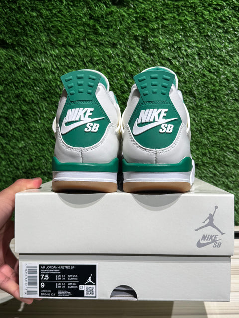 Jordan 4 Retro SB Pine Green Sz 7.5M