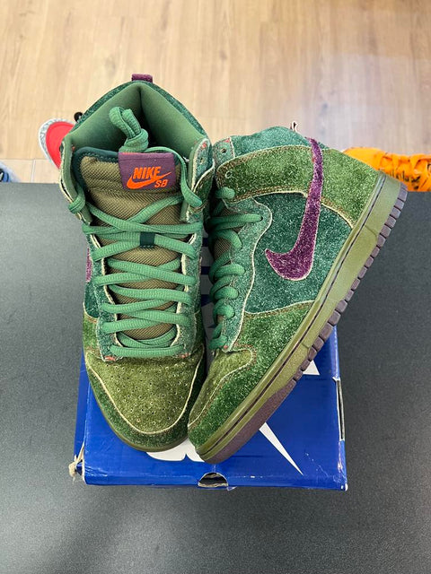 Nike SB Dunk High Skunk 420