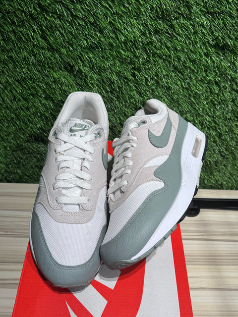 Nike Air Max 1 White Mica Green Sz 8M.