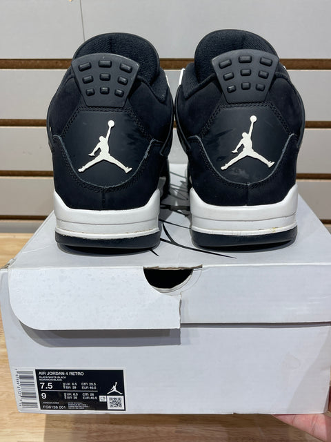 Jordan 4 Retro White Thunder Sz 7.5