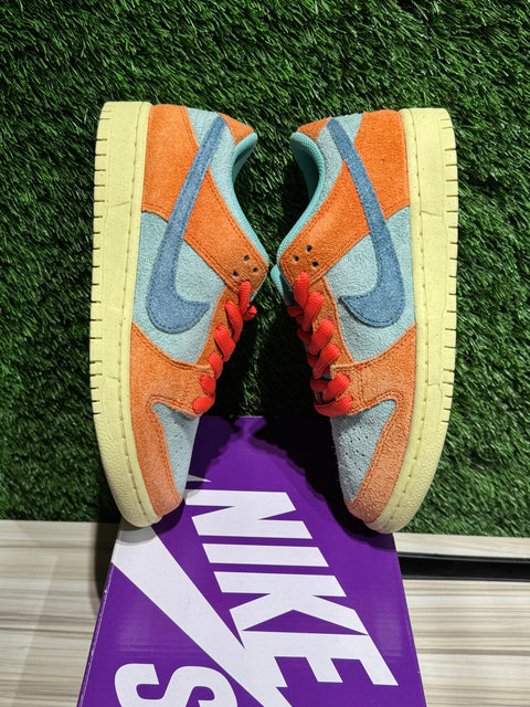 Nike SB Dunk Low Orange Emerald Rise Sz 6M/7.5W