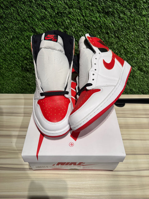 Jordan 1 Retro High OG Heritage Sz 9.5M