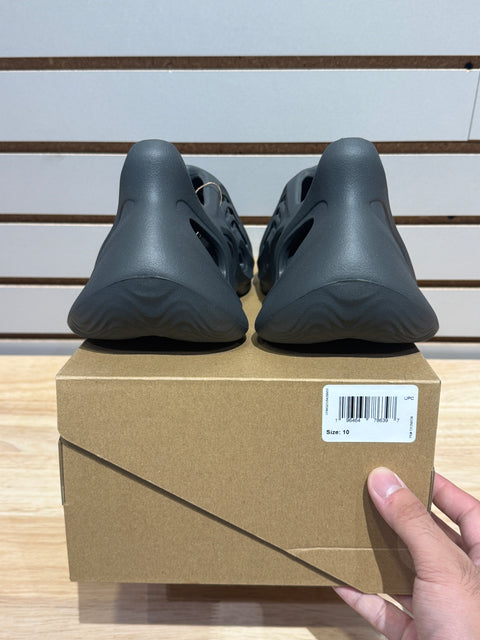 adidas Yeezy Foam RNR Carbon Sz 10