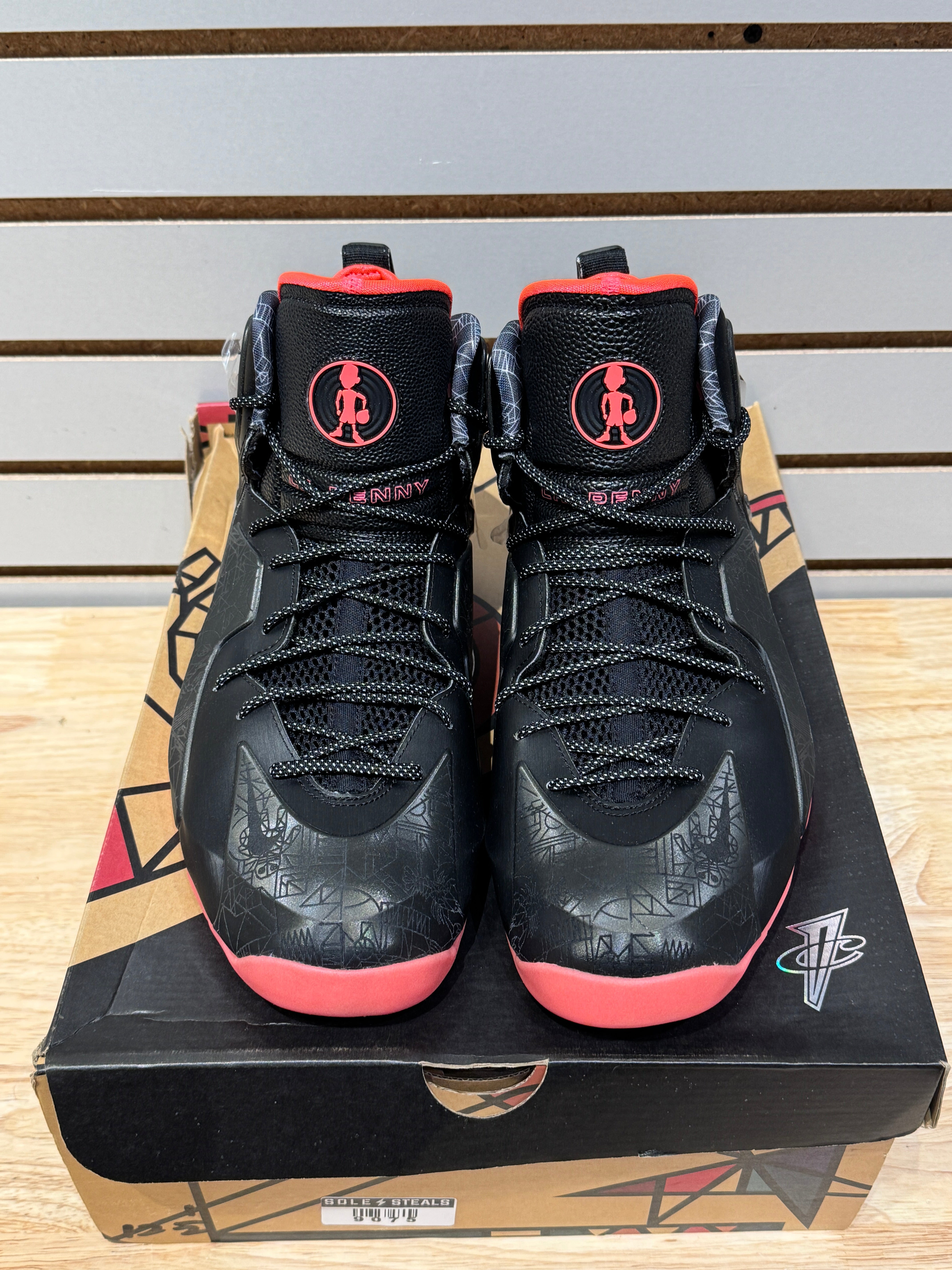 Size 12.5 – Sneak City