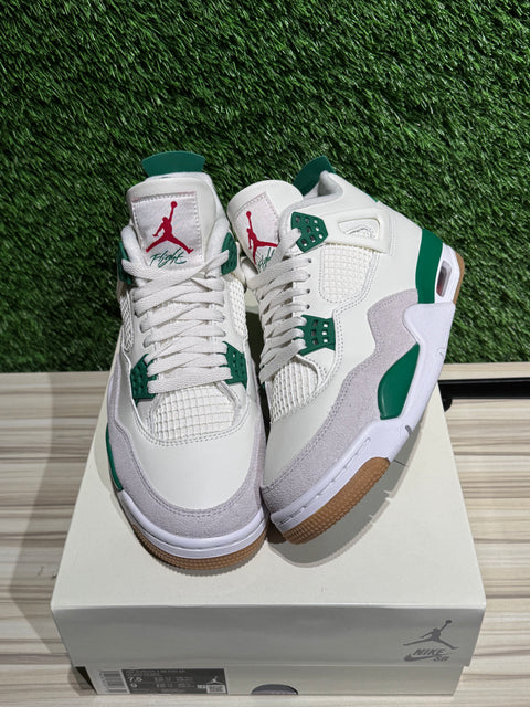 Jordan 4 Retro SB Pine Green Sz 7.5M