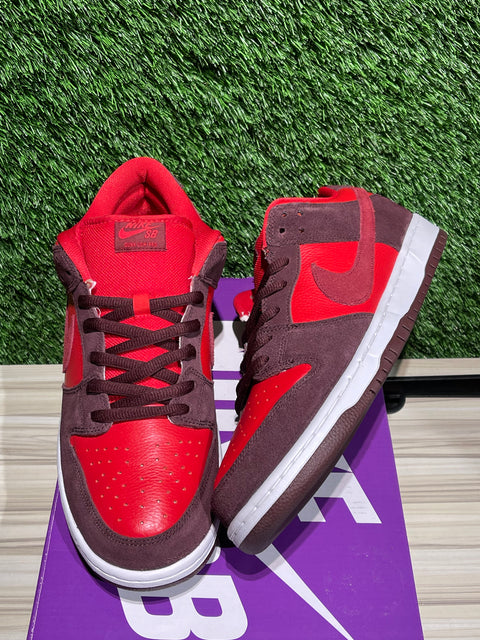 Nike SB Dunk Low Cherry Sz 14