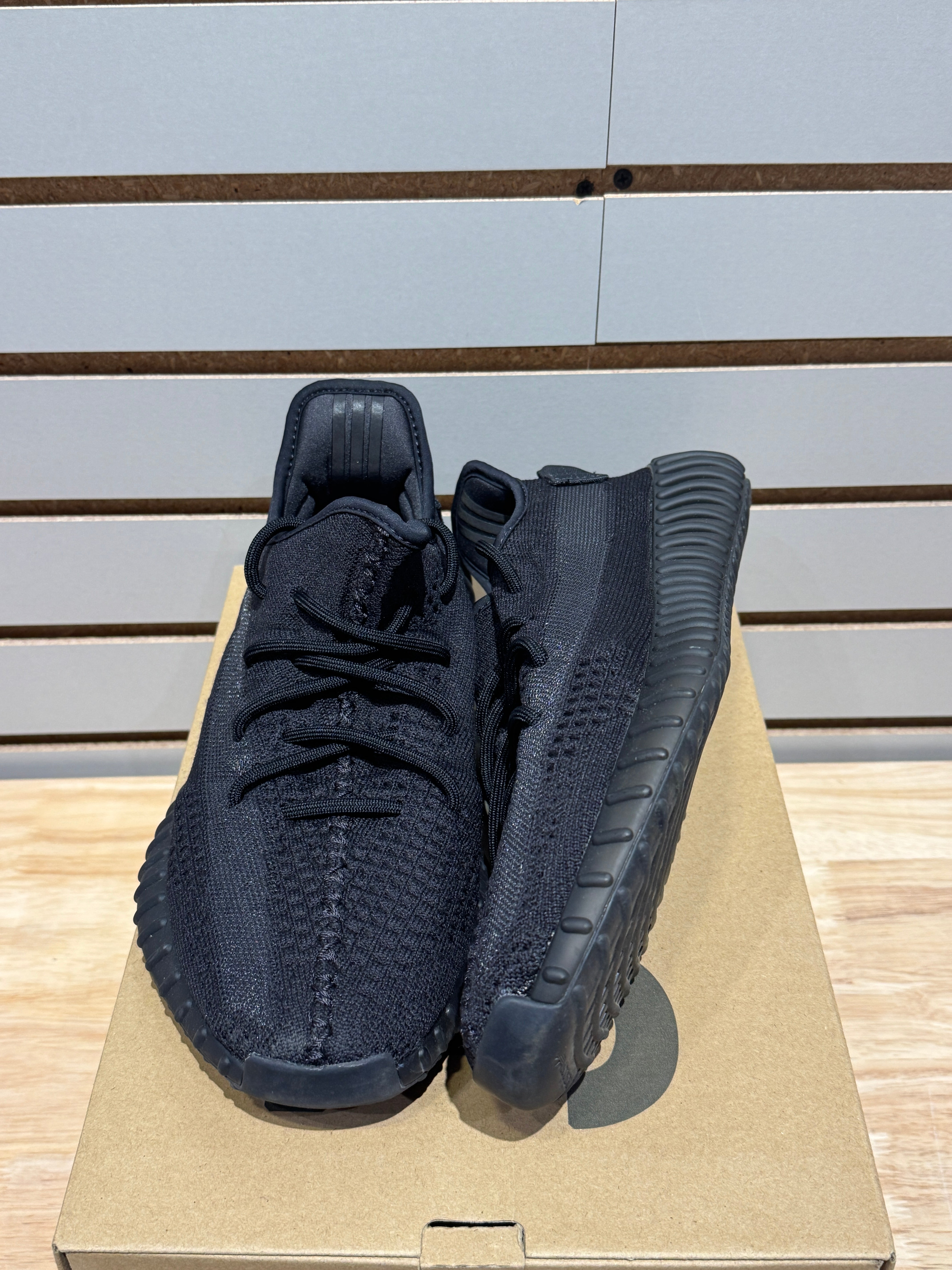 adidas Yeezy Boost 350 V2 Onyx Sz 10.5 – Sneak City