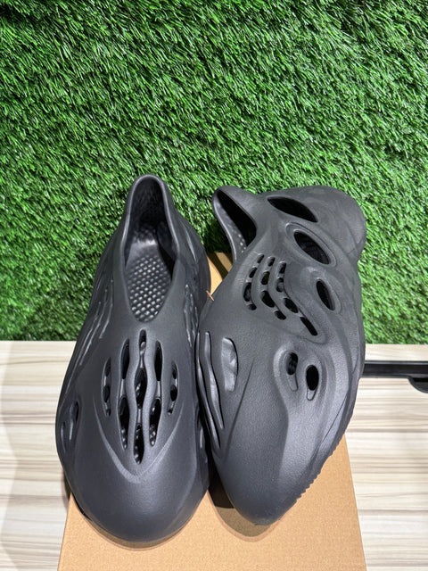 adidas Yeezy Foam RNR Onyx