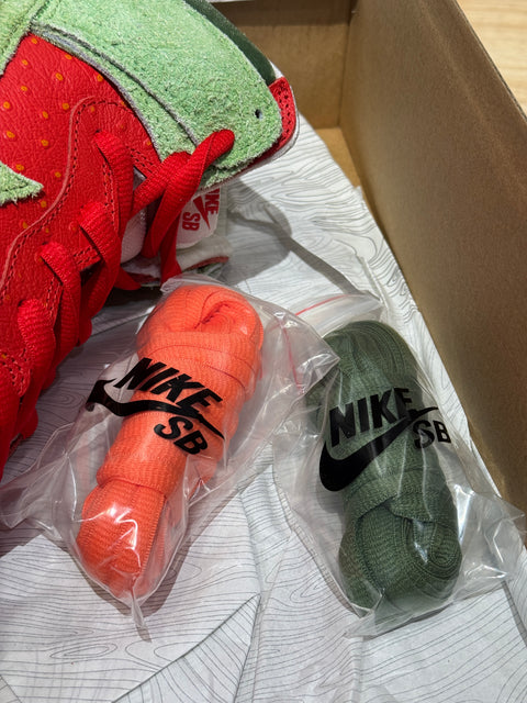 Nike SB Dunk High Strawberry Cough (Regular Box) Sz 10.5