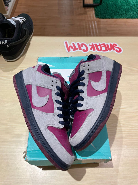 Nike SB Dunk Low Atmosphere Grey True Berry