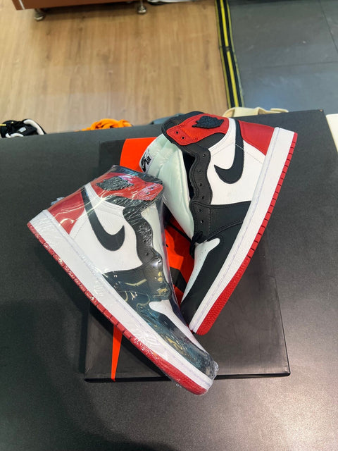 Jordan 1 Retro High Satin Black Toe (W)