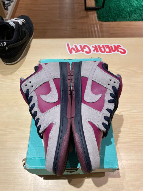 Nike SB Dunk Low Atmosphere Grey True Berry