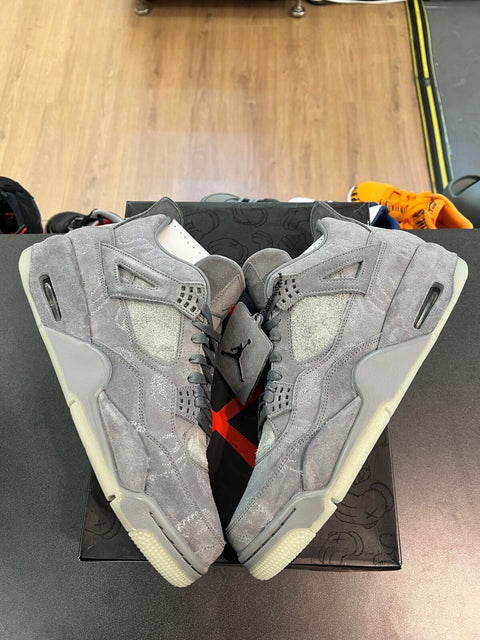 Jordan 4 Retro Kaws