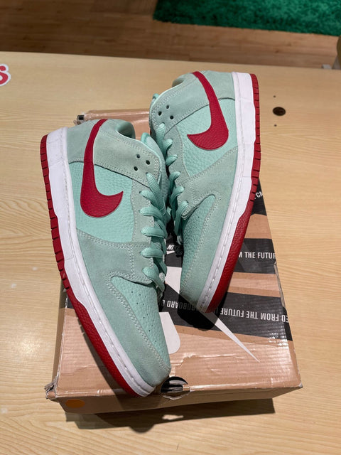 Nike SB Dunk Low Medium Mint Gym Red