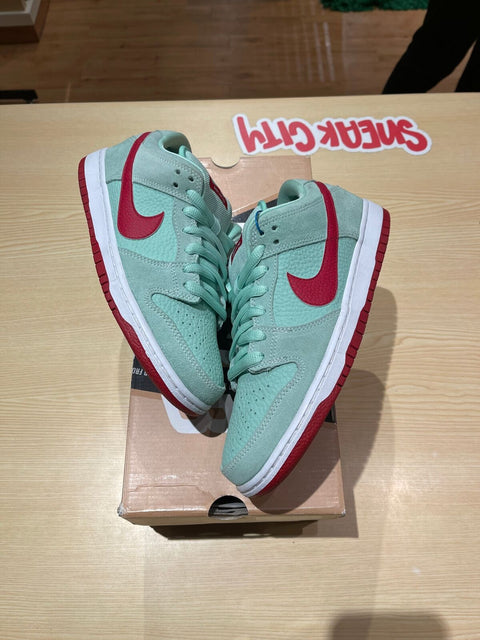 Nike SB Dunk Low Medium Mint Gym Red