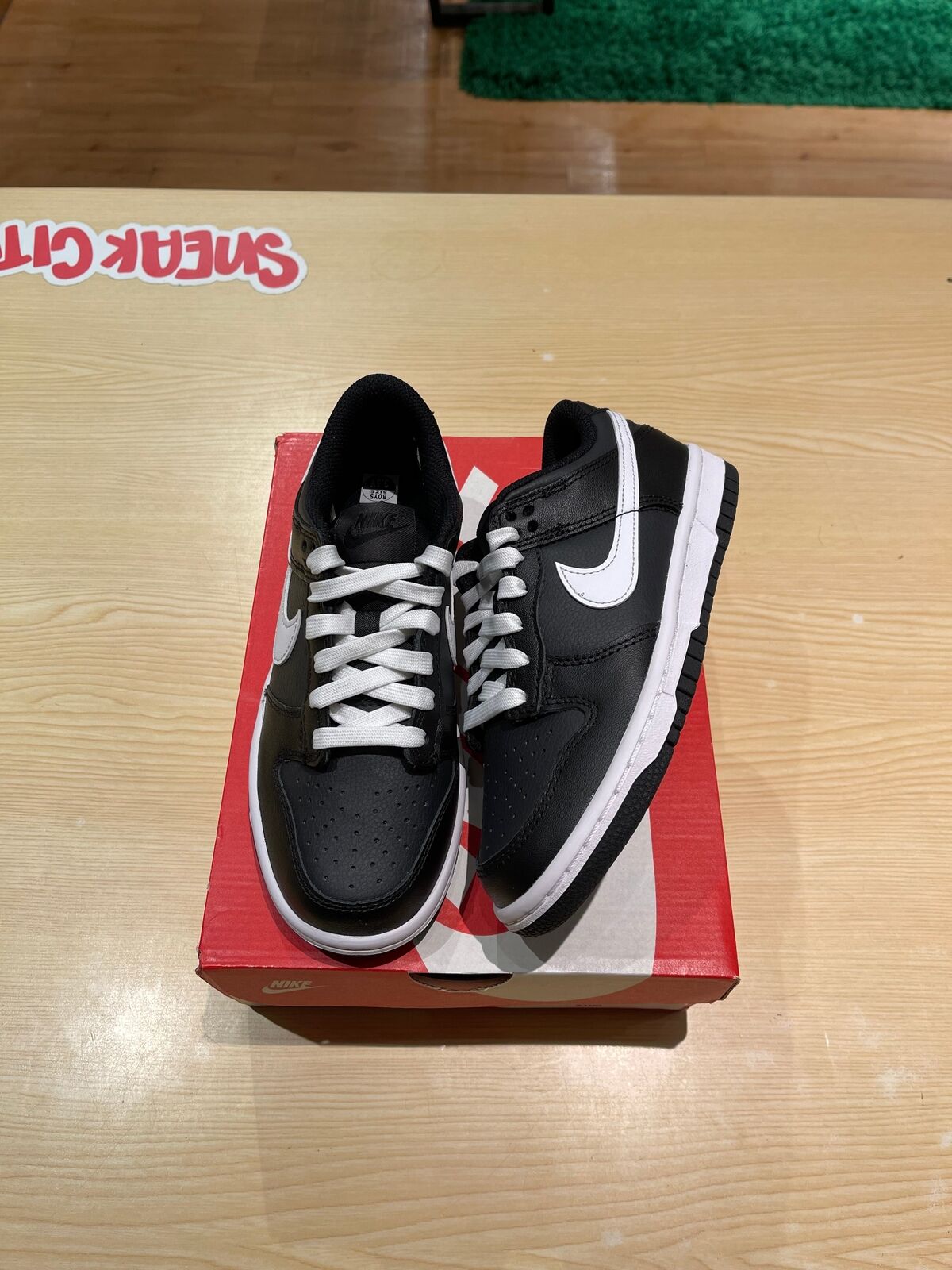 Nike Dunk 2024 Low Panda Size 2.5Y