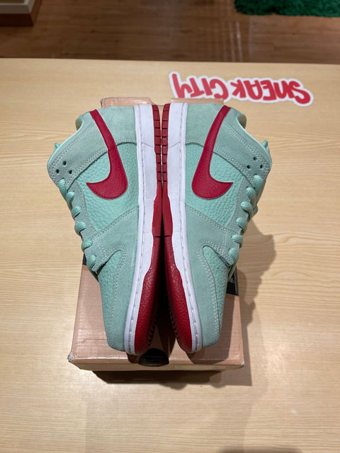 Nike SB Dunk Low Medium Mint Gym Red