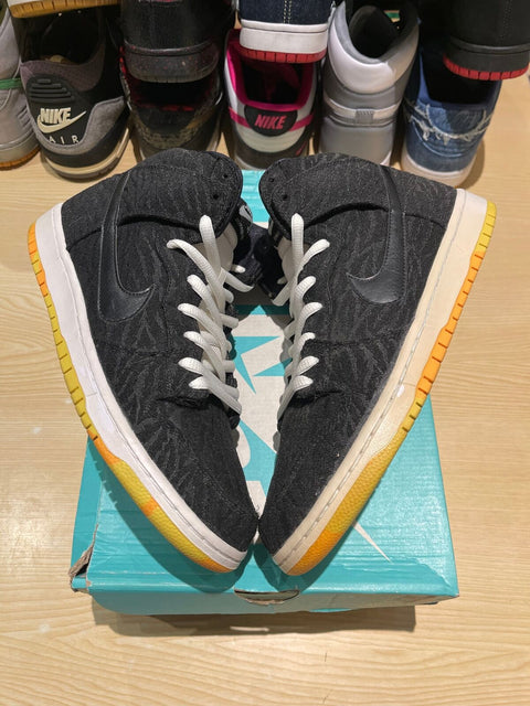 Nike SB Dunk High Skunk